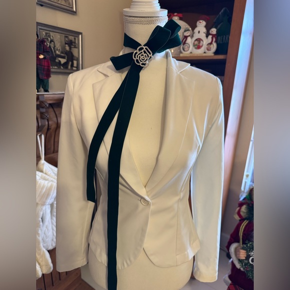 Rinascimento Jackets & Blazers - Italian White Women's Blazer